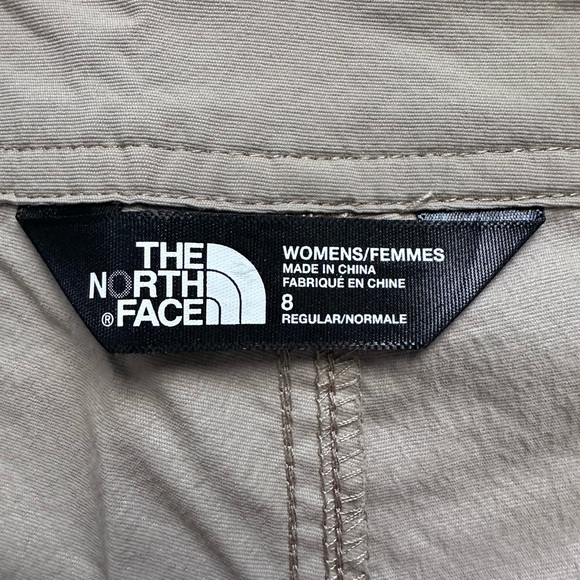 NWOT The North Face Khaki Cargo Shorts Size 8 Women - Picture 3 of 9